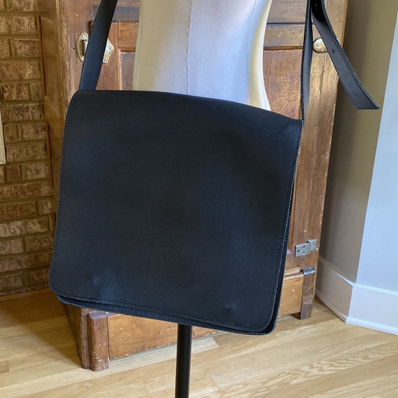 VILLAGE TANNERY New York BLACK HANDMADE SHOULDER BAG - Picture 2 of 9